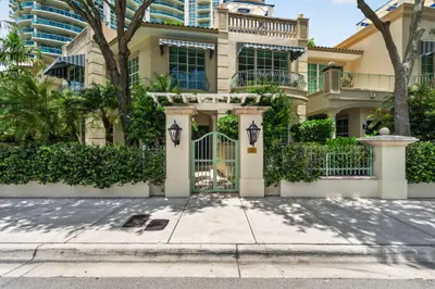 411 N NEW RIVER Drive V-2, Fort Lauderdale – Townhouse for sale