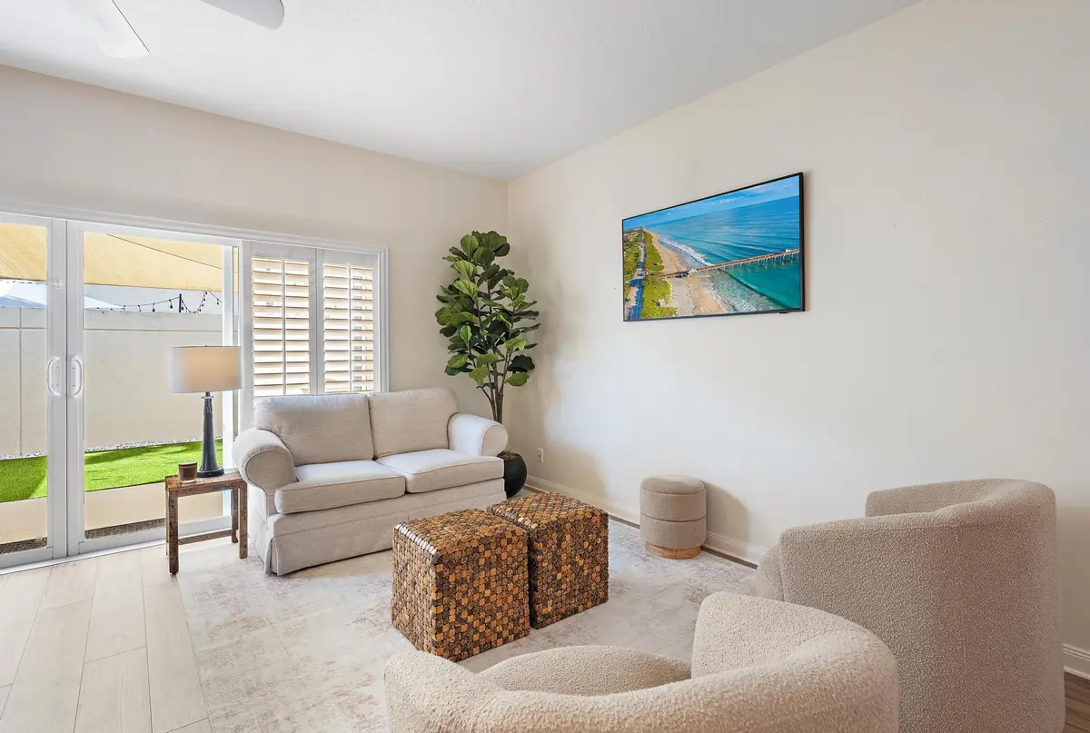 68 Live Oak Cir-4 at 68 Live Oak Circle, Tequesta
