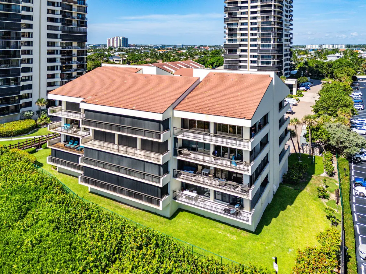 046-4050NorthOceanDrive-401-WestPalmBeac at 4050 N Ocean Avenue 401, Singer Island