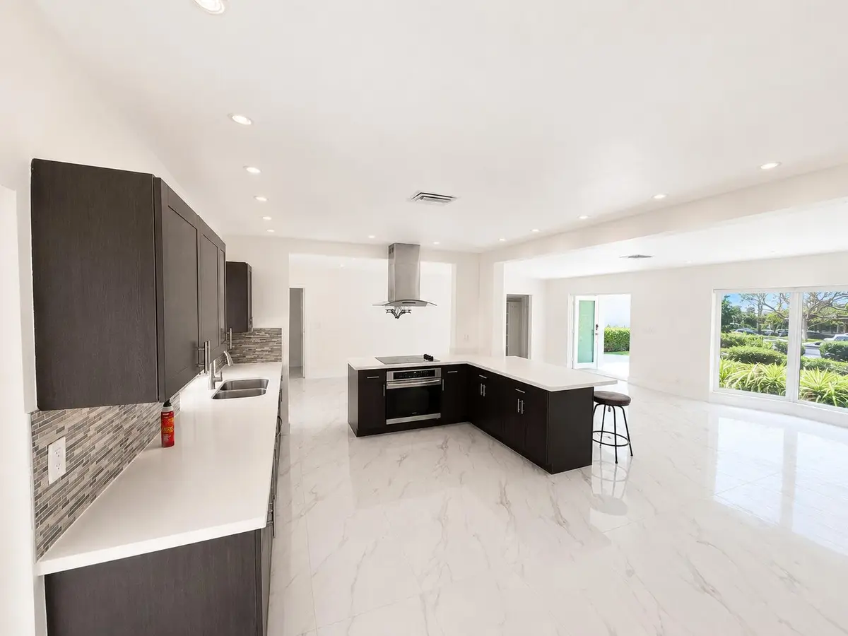 0147F5F0-2C4C-4A38-BF42-AC3C561CDAE0 at 1321 Madison Street, Hollywood