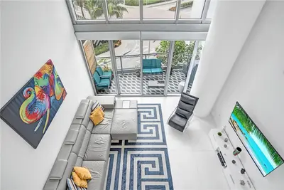90 SW 3RD Street TH300B, Miami – Condominium for sale
