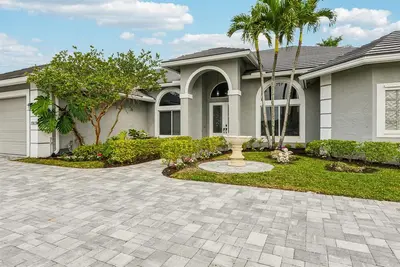 1919 S CLUB Drive, Wellington – Single Family Residence for sale