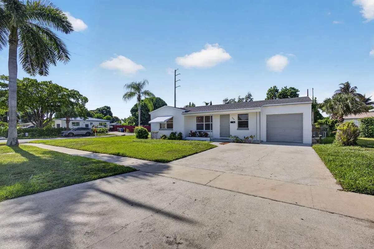 1-web-or-mls-5D1A3617 at 304 Cypress Drive, Lake Park