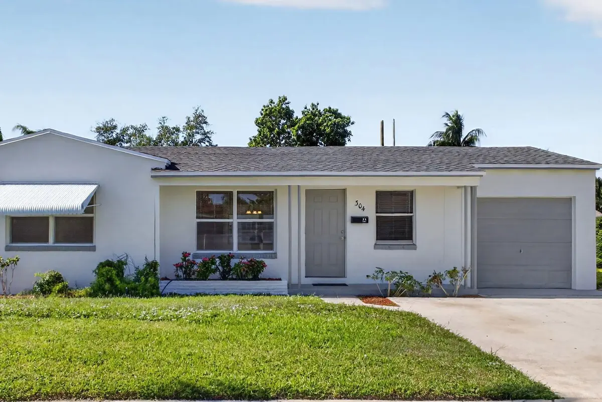 5-web-or-mls-5D1A3622_upscale at 304 Cypress Drive, Lake Park