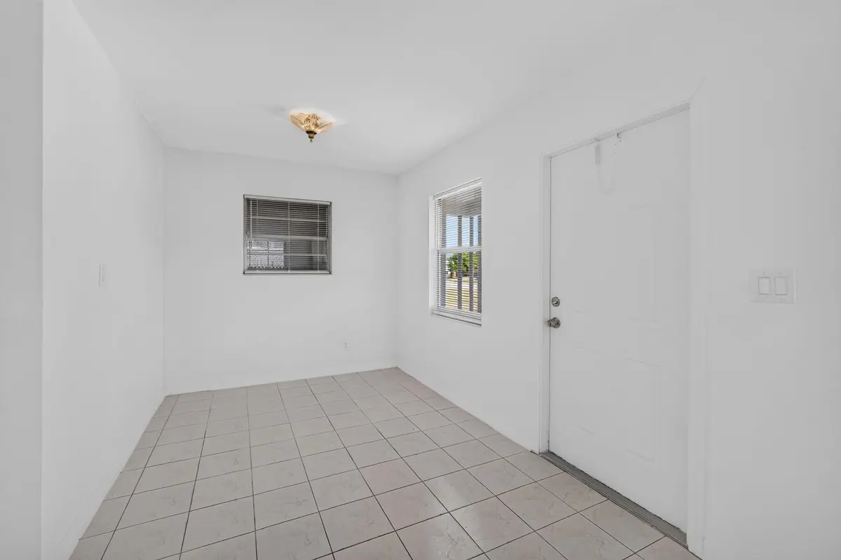 7-web-or-mls-5D1A3727 at 304 Cypress Drive, Lake Park