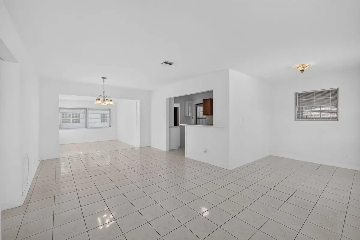 8-web-or-mls-5D1A3733 at 304 Cypress Drive, Lake Park