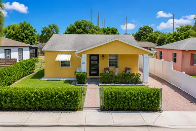 625 W 2ND Street, Riviera Beach – Single Family Residence for sale