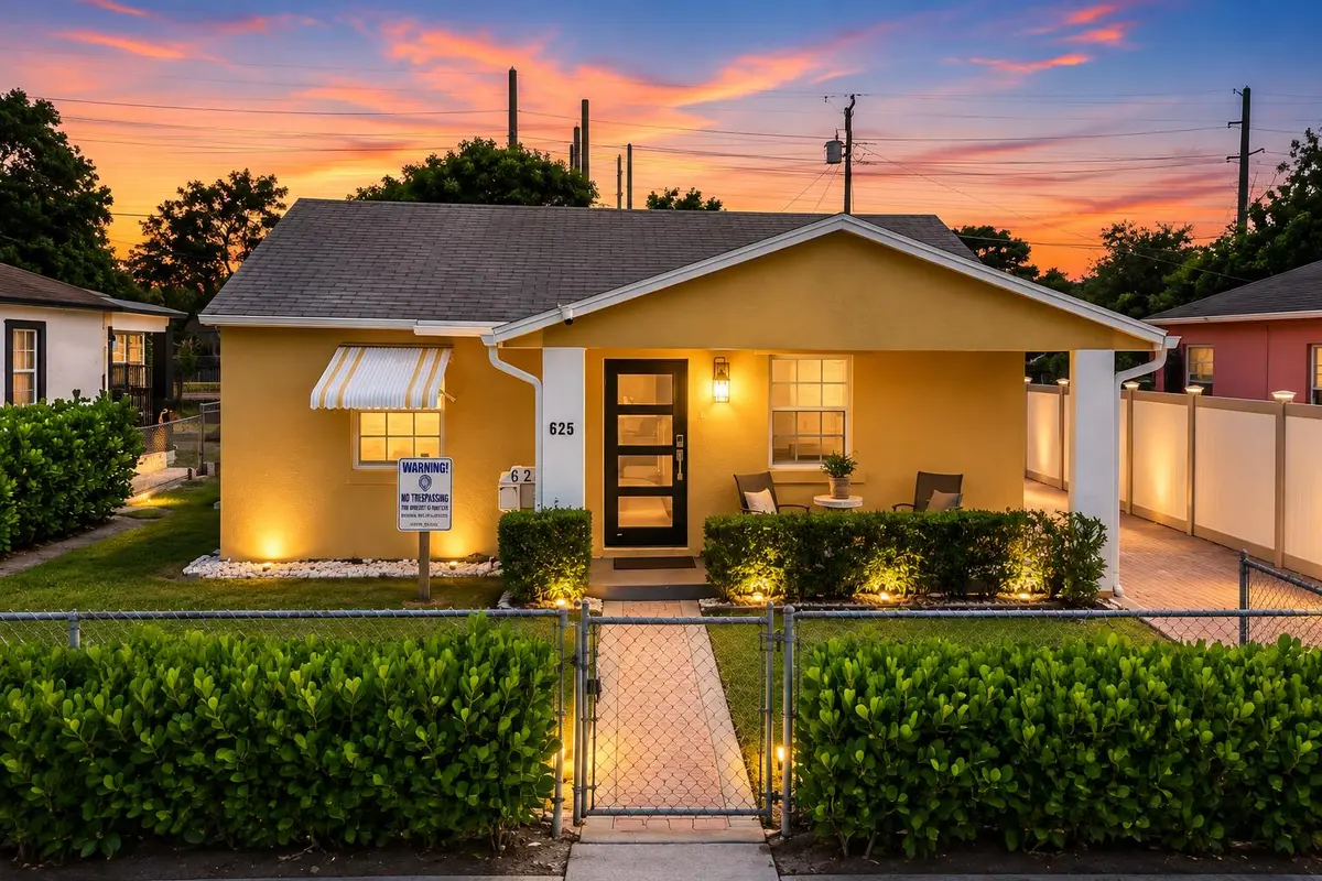 front at 625 W 2ND Street, Riviera Beach