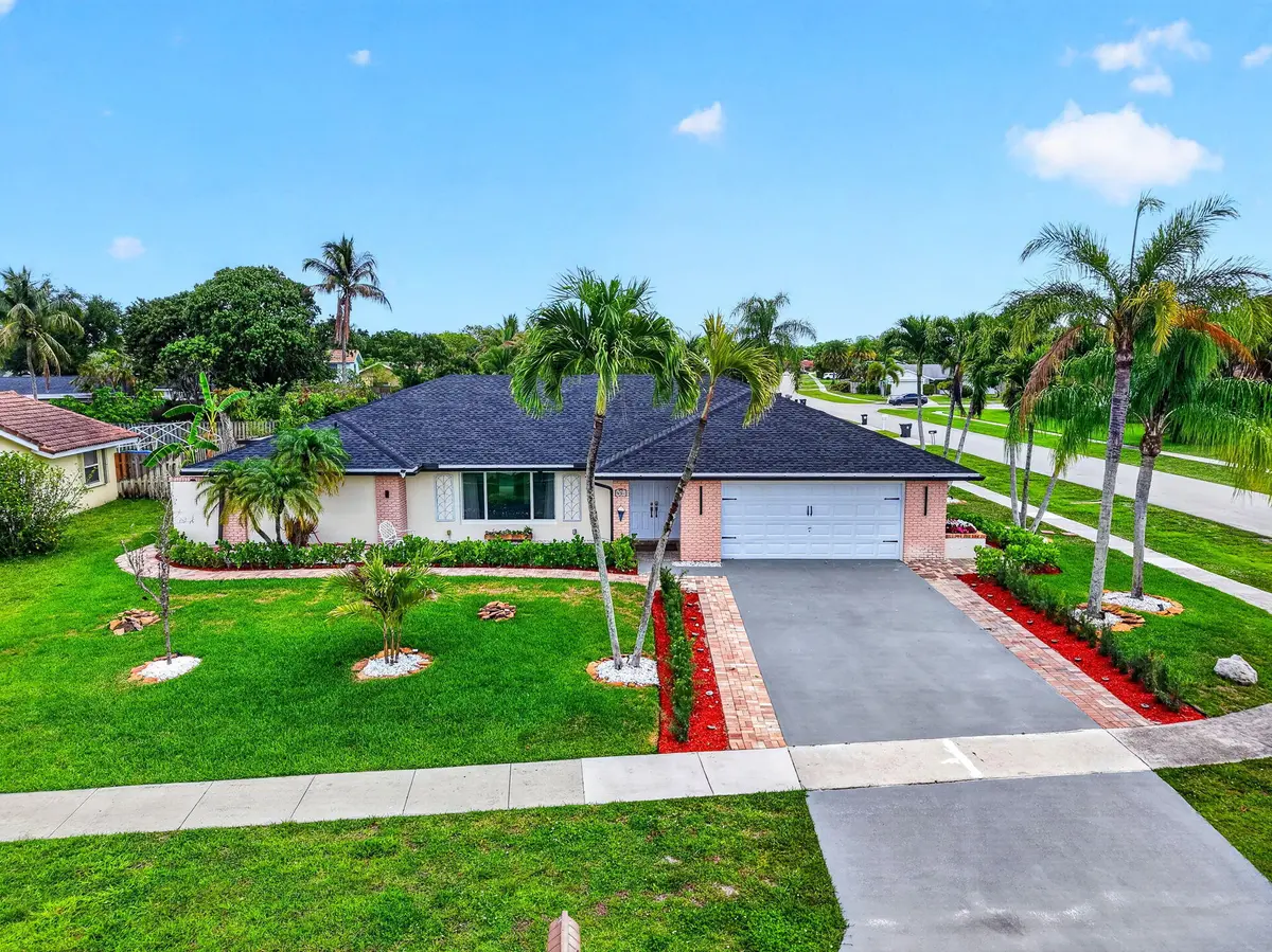 1-web-or-mls-DJI_20260424130636_0033_D at 990 Hickory Trail, Wellington