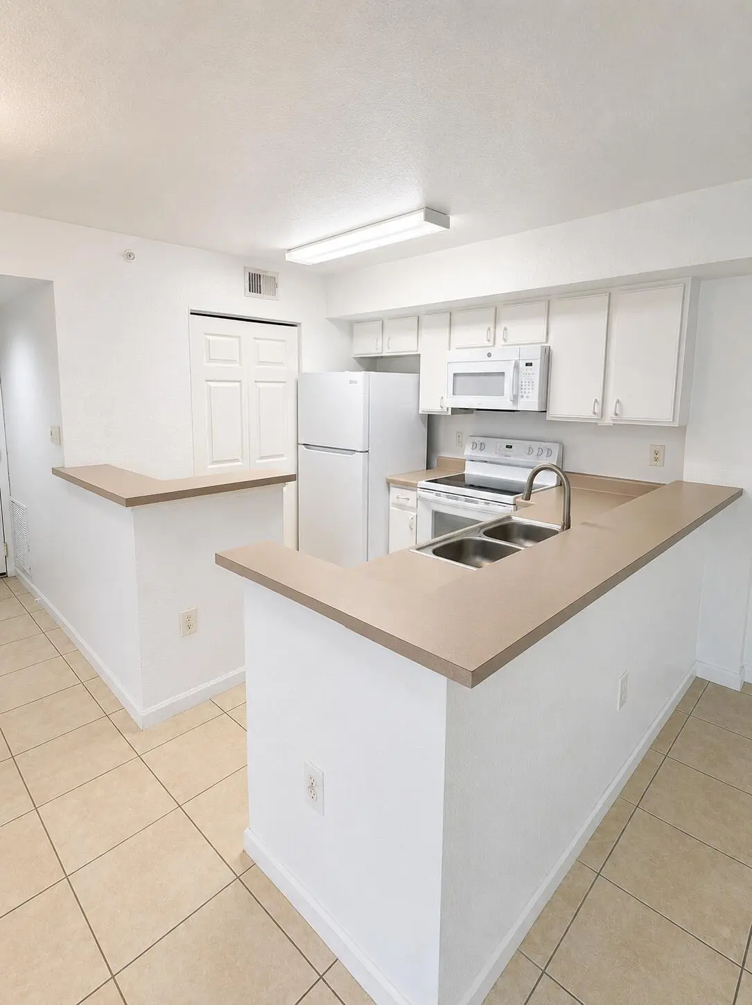 Kitchen at 121 SW PALM Drive 104, Port St. Lucie