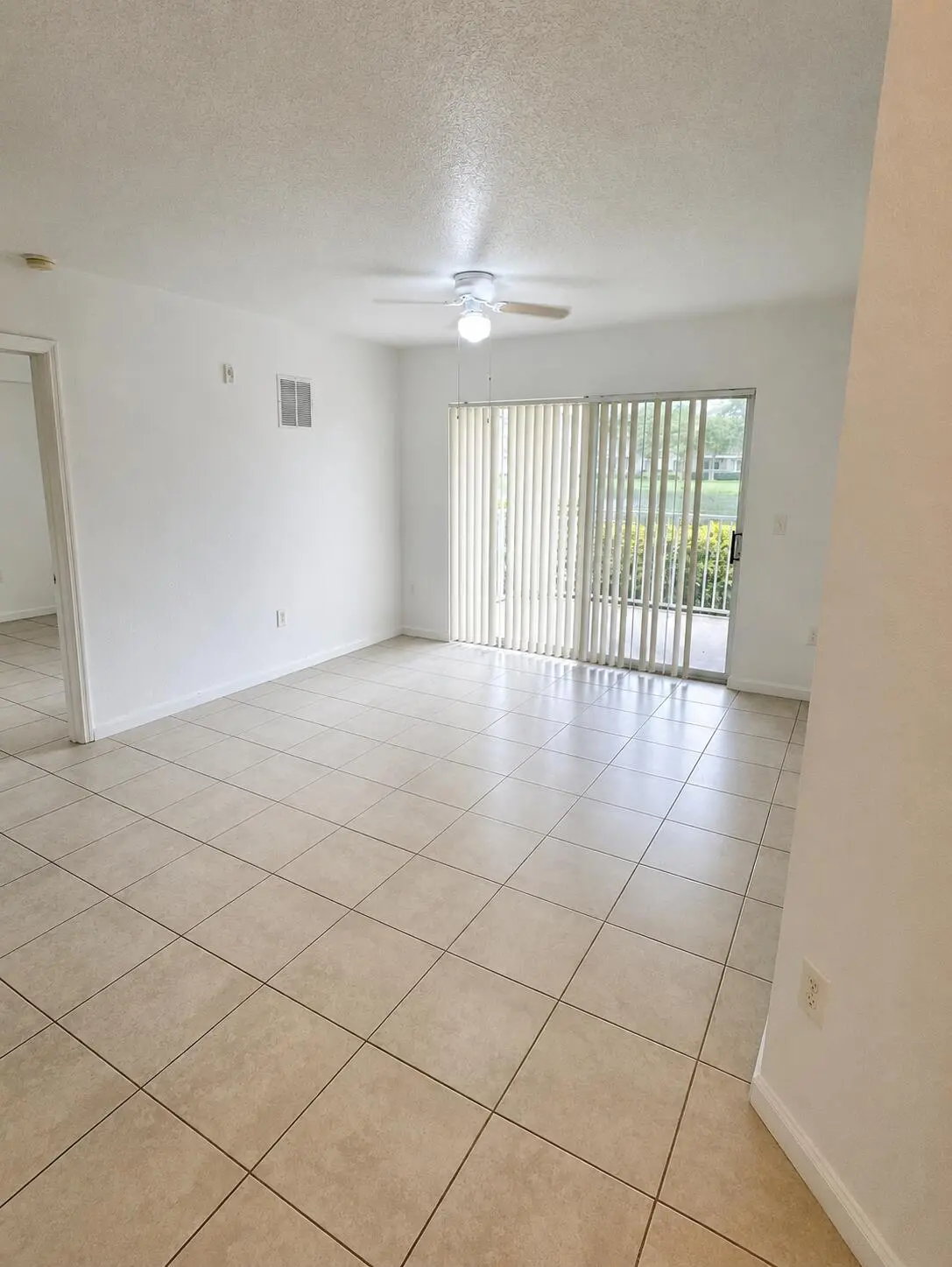 Living room at 121 SW PALM Drive 104, Port St. Lucie