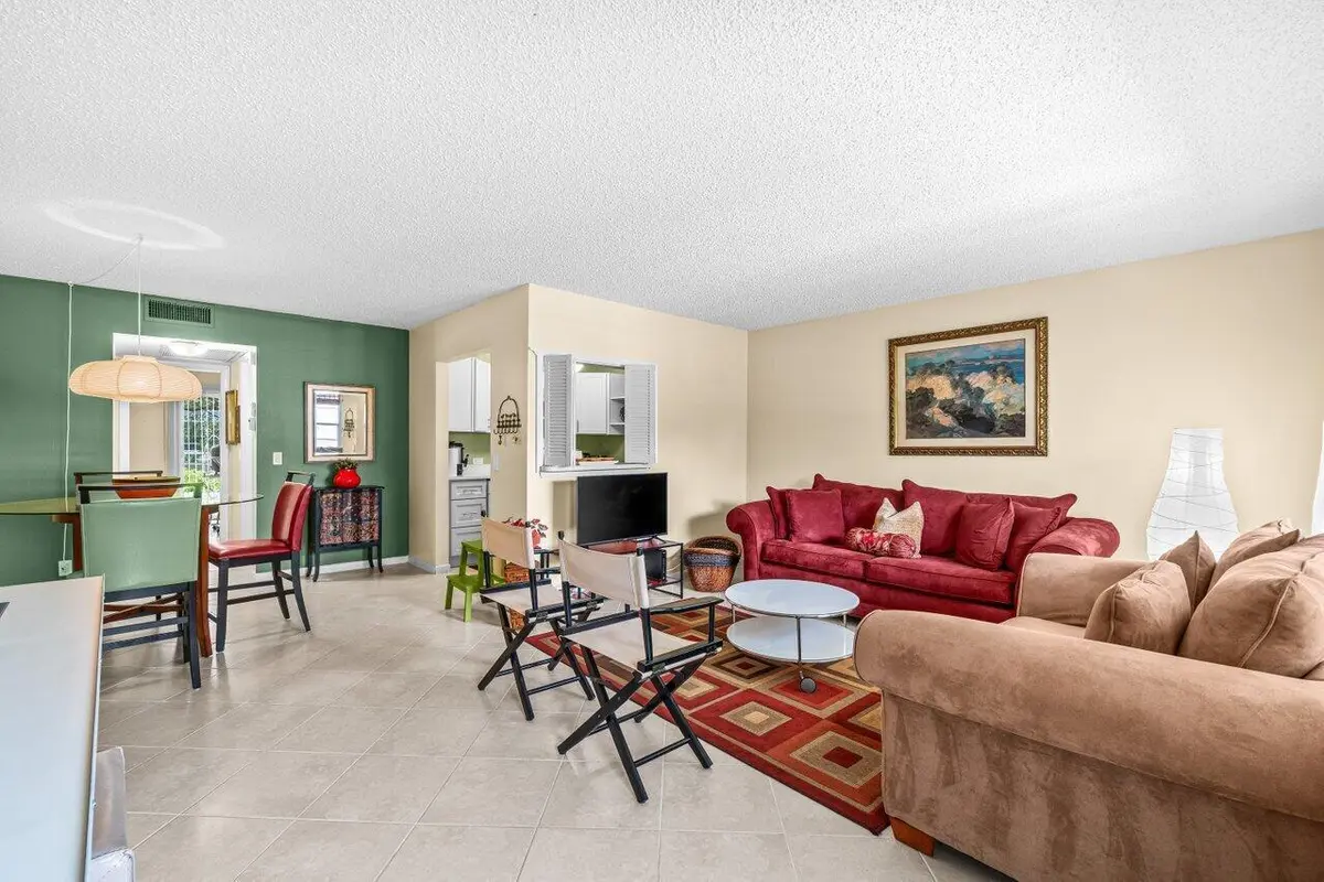 Living 1 at 68 Suffolk B 680, Boca Raton