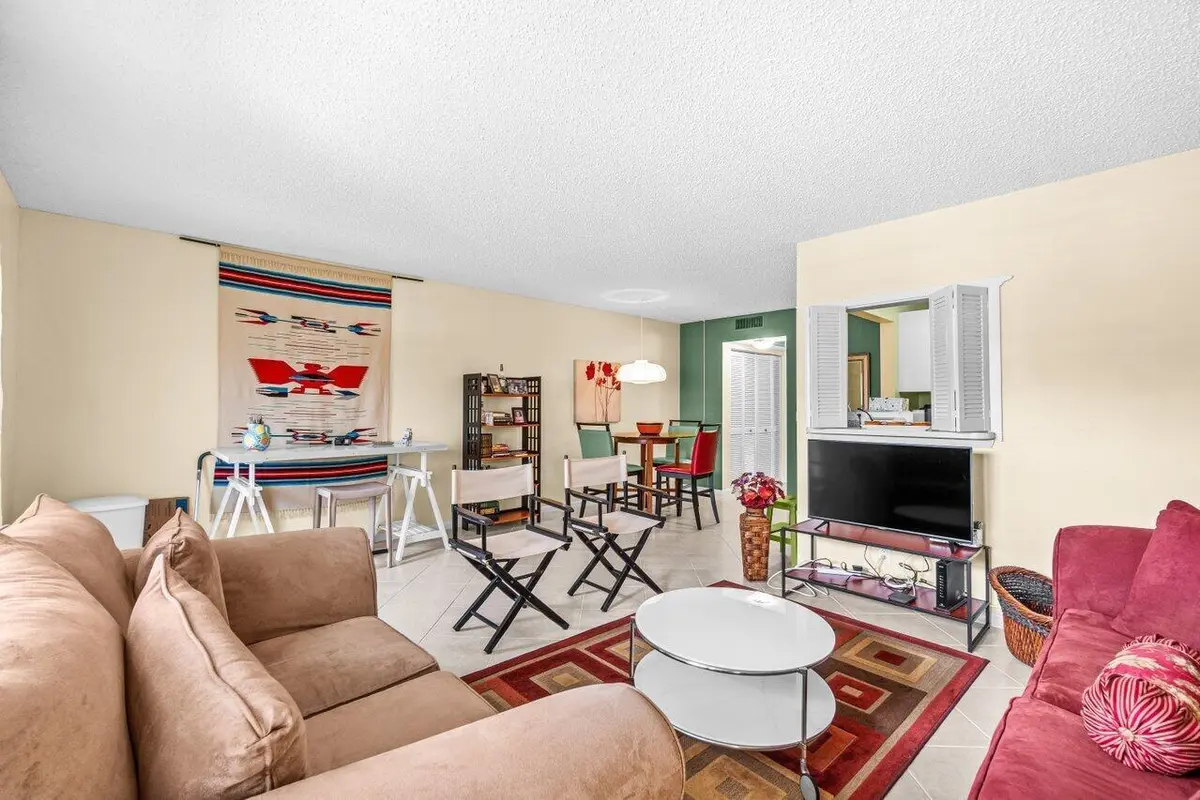 Living 4 at 68 Suffolk B 680, Boca Raton