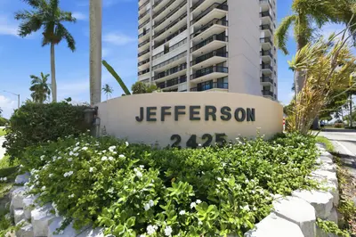 2524 Presidential Way 606, West Palm Beach – Condominium for rent