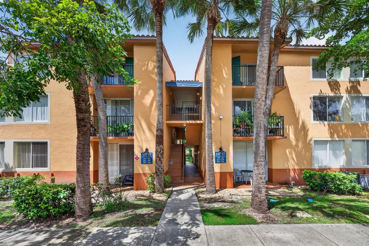 10717 apt 106-2 at 10717 E Cleary Boulevard 106, Plantation