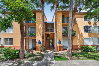 10717 E Cleary Boulevard 106, Plantation – leased
