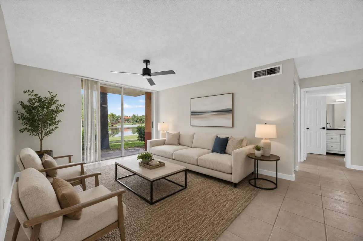 10717 apt 106-7 at 10717 E Cleary Boulevard 106, Plantation
