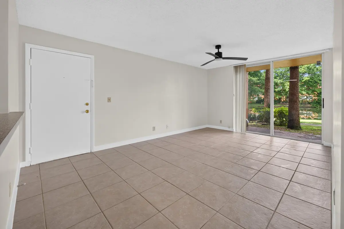 10717 apt 106-10 at 10717 E Cleary Boulevard 106, Plantation