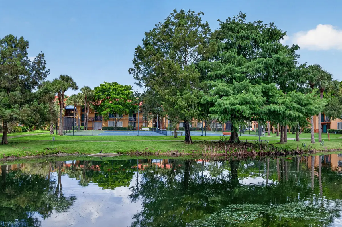 10717 apt 106-34 at 10717 E Cleary Boulevard 106, Plantation
