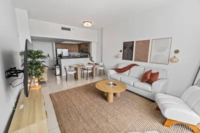 140 S Dixie Highway 1002, Hollywood – sold