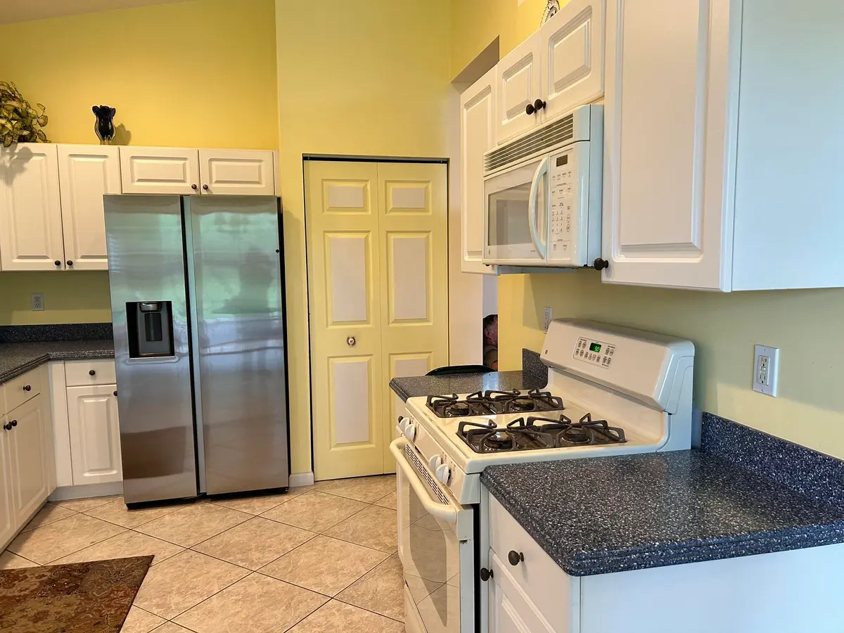 Kitchen 2 at 438 Sunview Way, Port St. Lucie