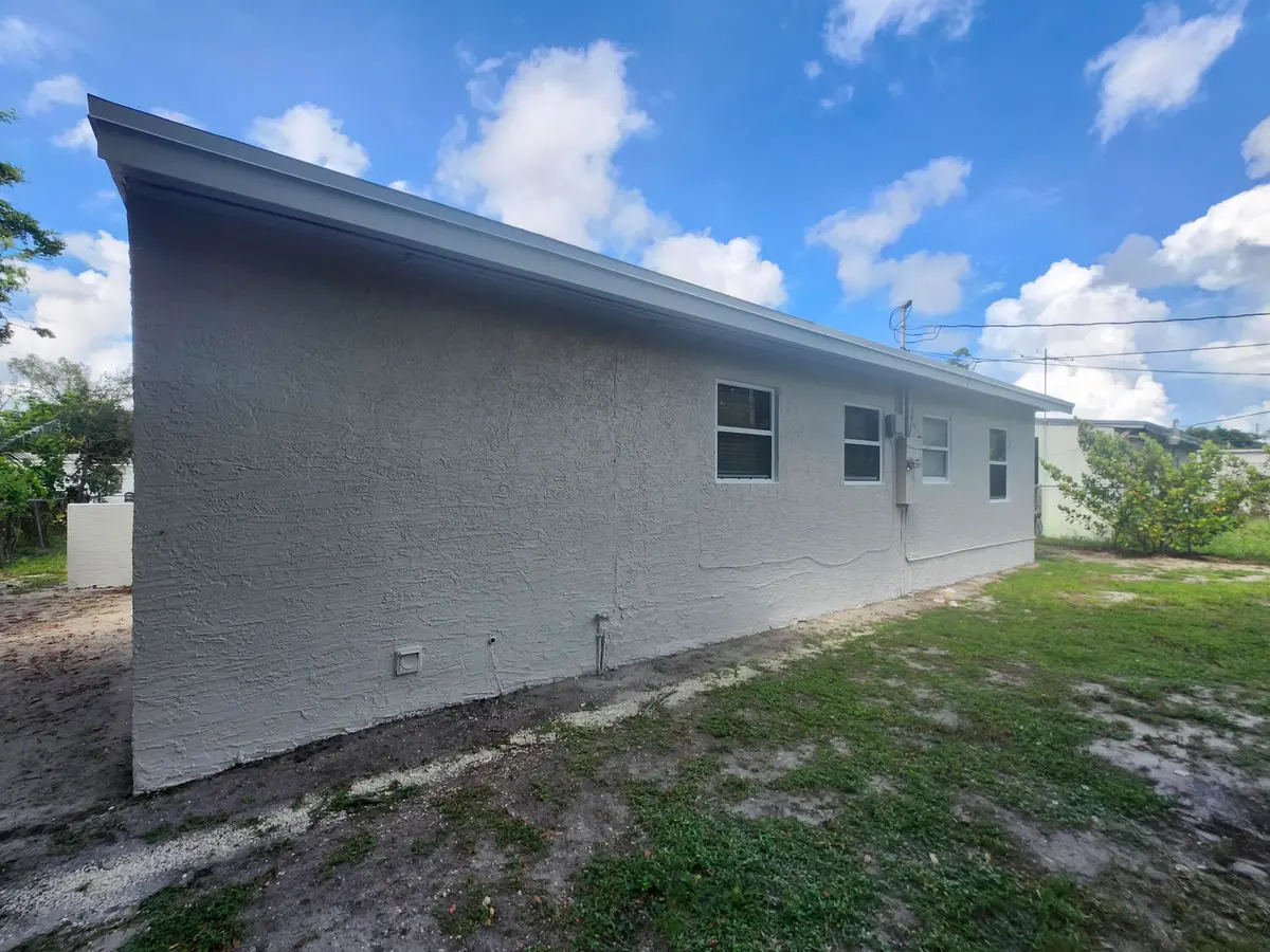 942 NW 12th Street, Fort Lauderdale, FL – photo 4