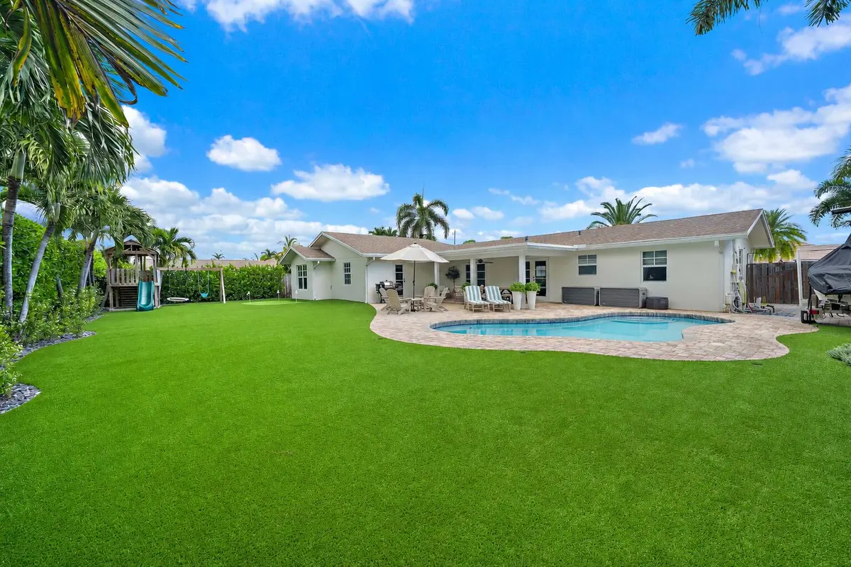 Pool at 215 Golfview Drive, Tequesta
