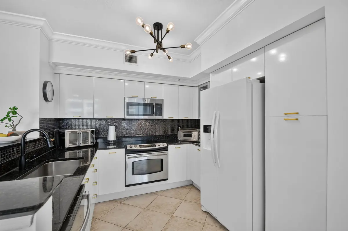 8-web-or-mls-DSC_6338 at 625 Casa Loma Boulevard 1009, Boynton Beach