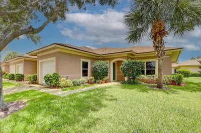 1858 PELICAN Drive A2, Fort Pierce – Condominium for sale