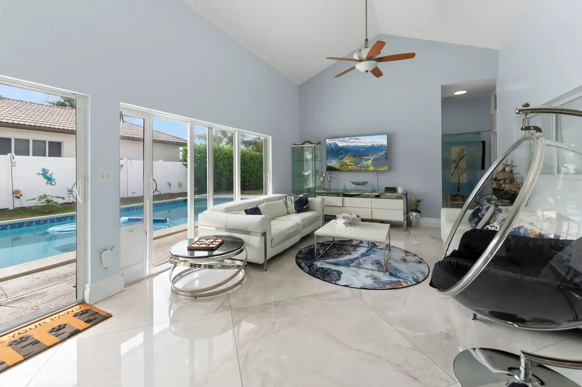 07 Living Room 04 at 1516 SE 10TH Street, Deerfield Beach