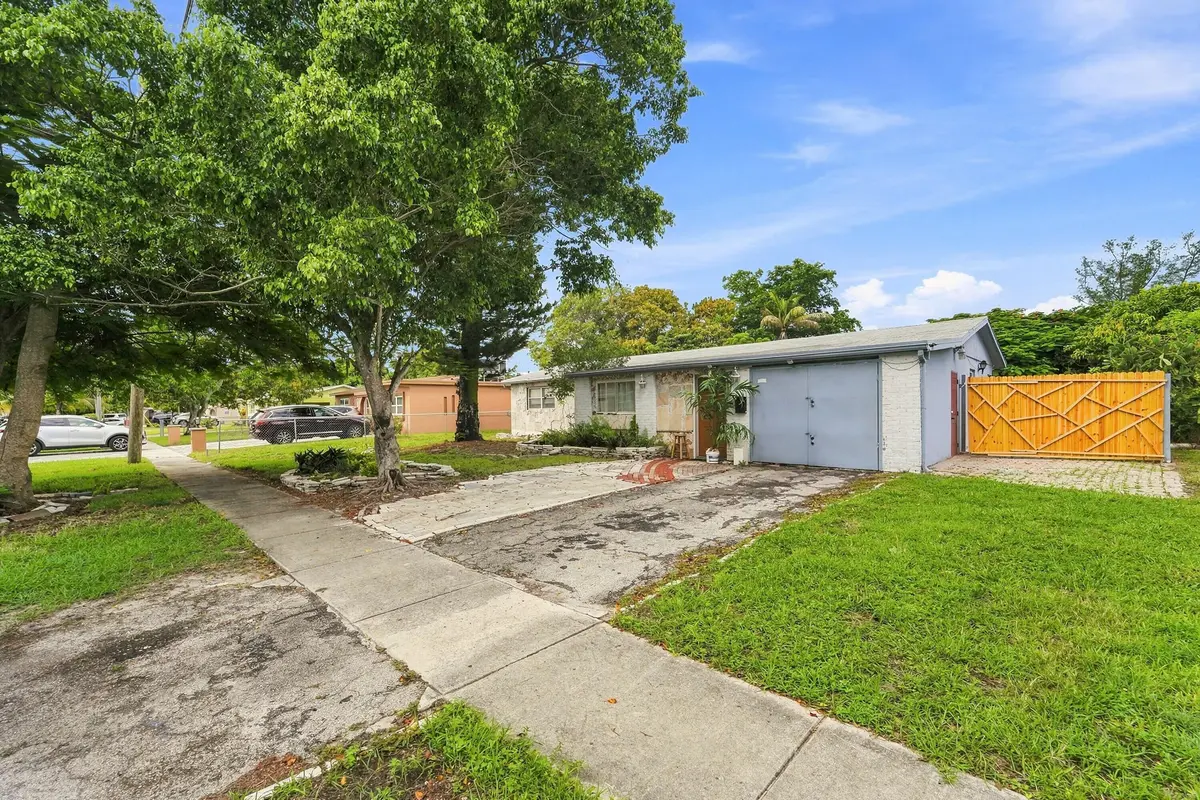 02_front at 4031 NW 7th Avenue, Deerfield Beach