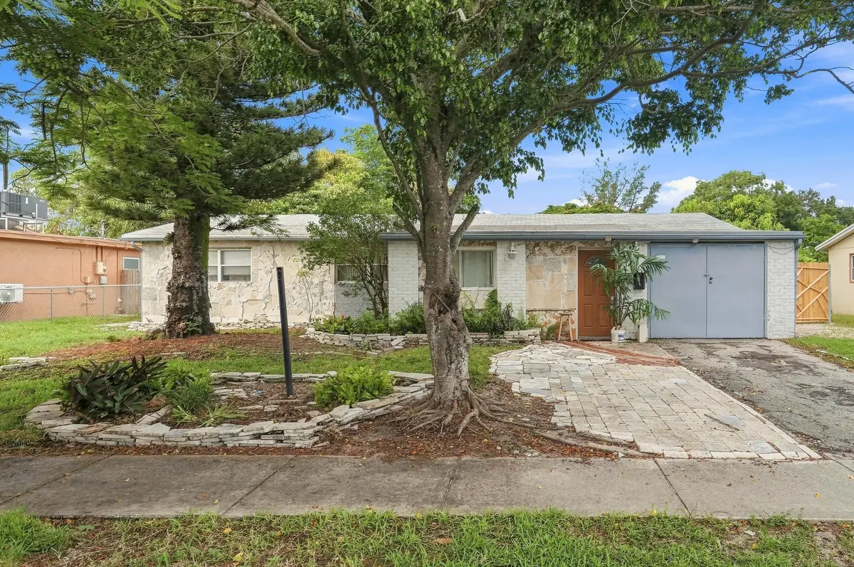 03_exterior entry at 4031 NW 7th Avenue, Deerfield Beach