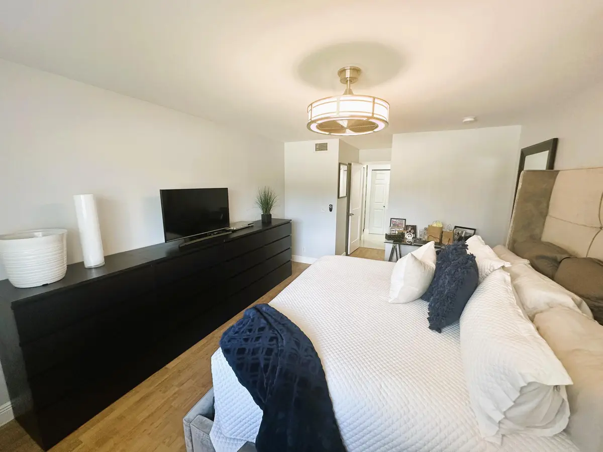 PRIMARY SUITE at 34 Colonial Club Drive 202, Boynton Beach