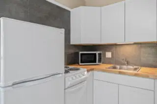 Kitchen at 11863 Wimbledon Circle 511, Wellington