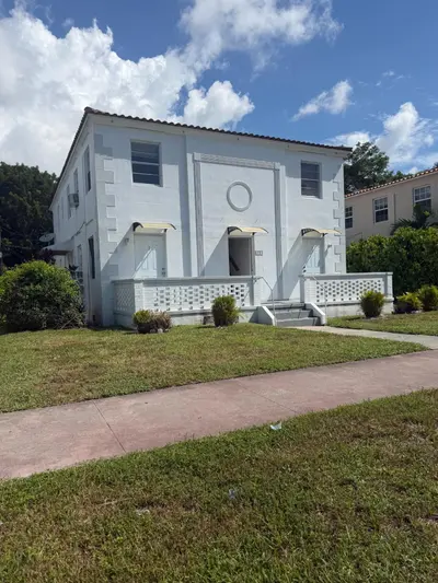 23 Sidonia Avenue 3, Coral Gables – Apartment for rent