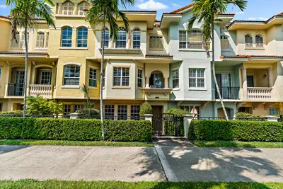2558 Gardens Parkway, Palm Beach Gardens – Townhouse for sale
