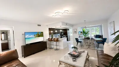 34 Colonial Club Drive 202, Boynton Beach – Condominium for rent