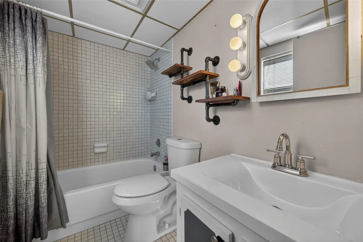 Photo 5 at 1800 N ANDREWS Avenue 2F, Fort Lauderdale