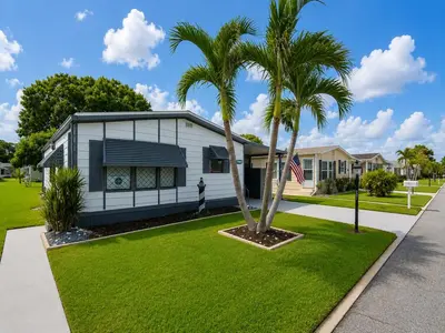 541 Barb Ann Lane, Port St. Lucie – Manufactured Home for sale