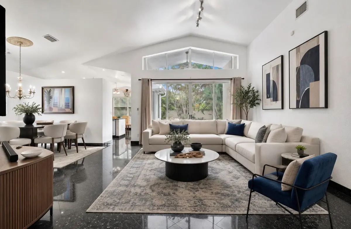 Staged photo at 3274 NW 22ND Avenue, Oakland Park