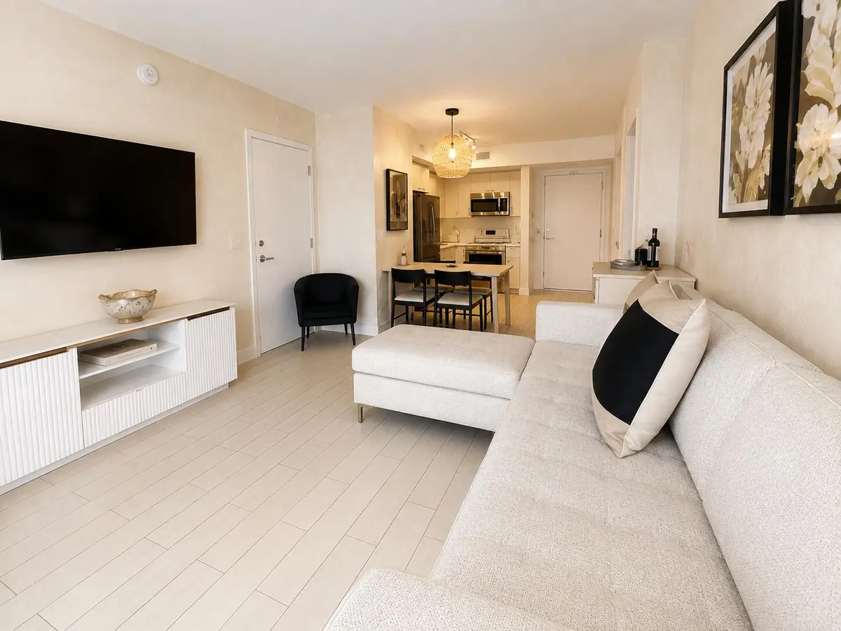 CD94CDBF-1A2B-4758-B6B7-64C1CD896D5F at 2602 E HALLANDALE BEACH Boulevard R403, Hallandale Beach