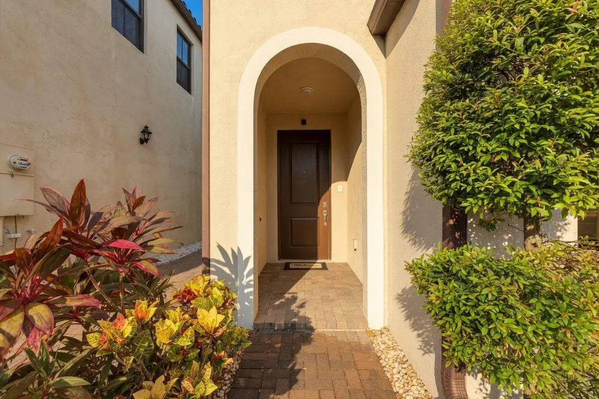 4-web-or-mls-4Xoeh at 3002 Butternut Lane, Riviera Beach