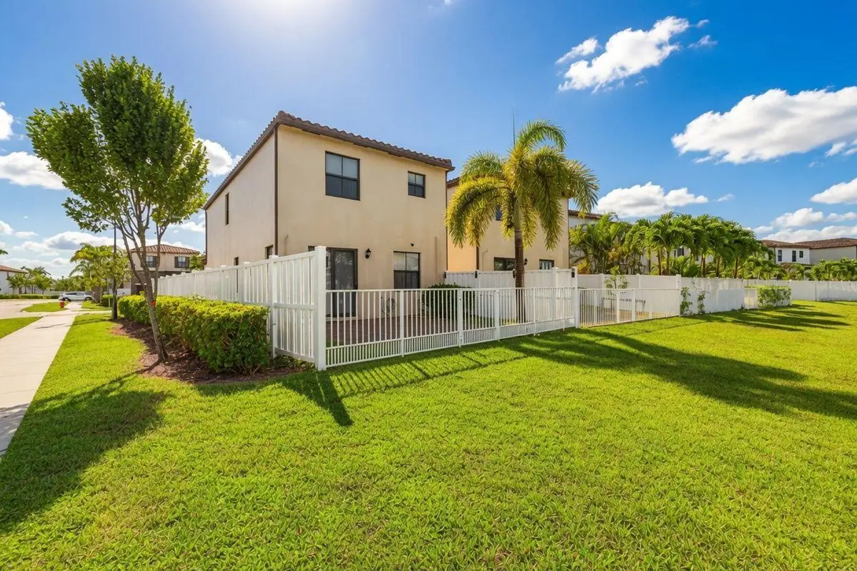 11-web-or-mls-qFHj7 at 3002 Butternut Lane, Riviera Beach