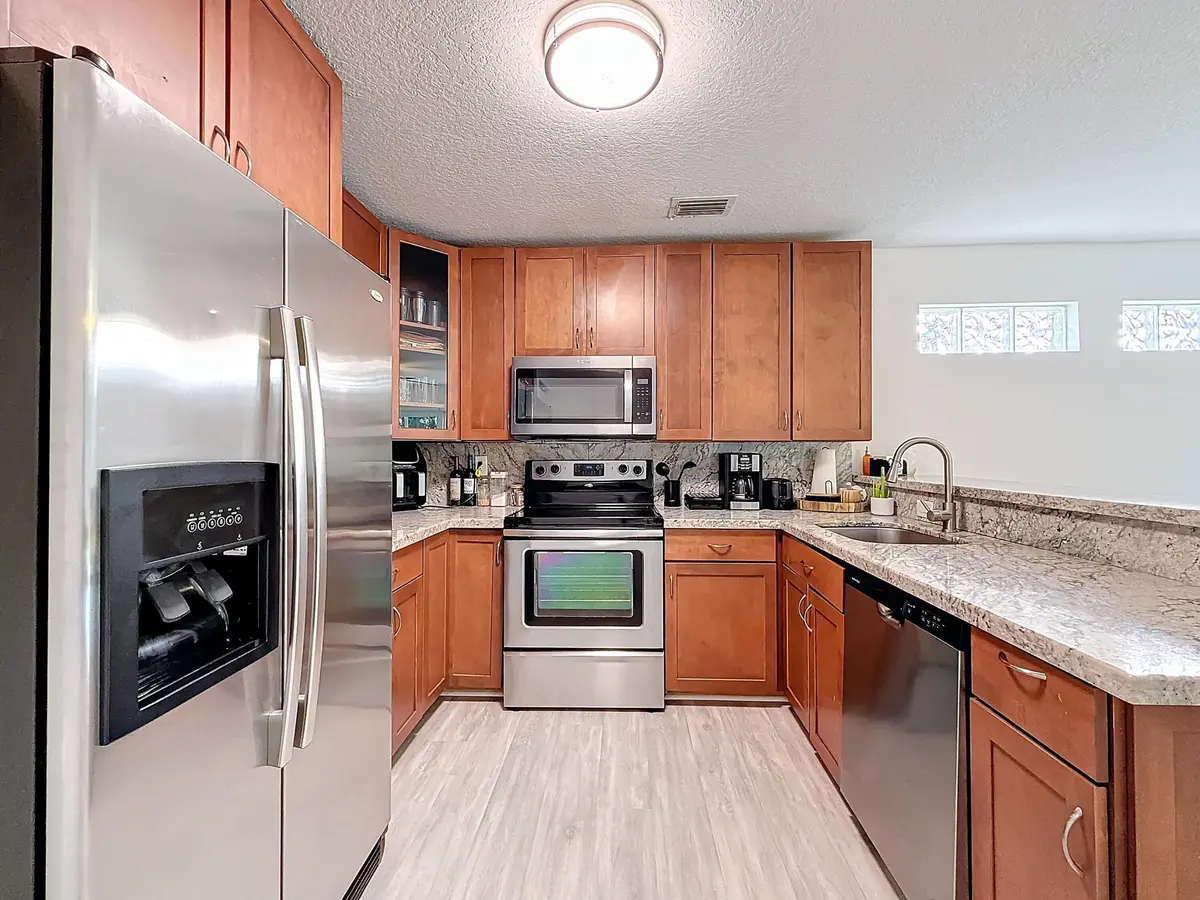 Bg1hQNgv at 3123 Sunset Circle, Margate