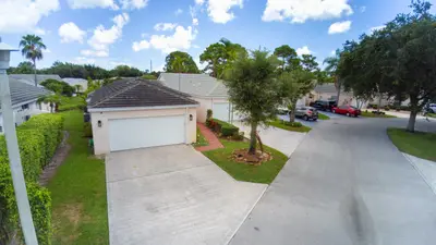 1066 Island Manor Drive, Greenacres – Villa for sale