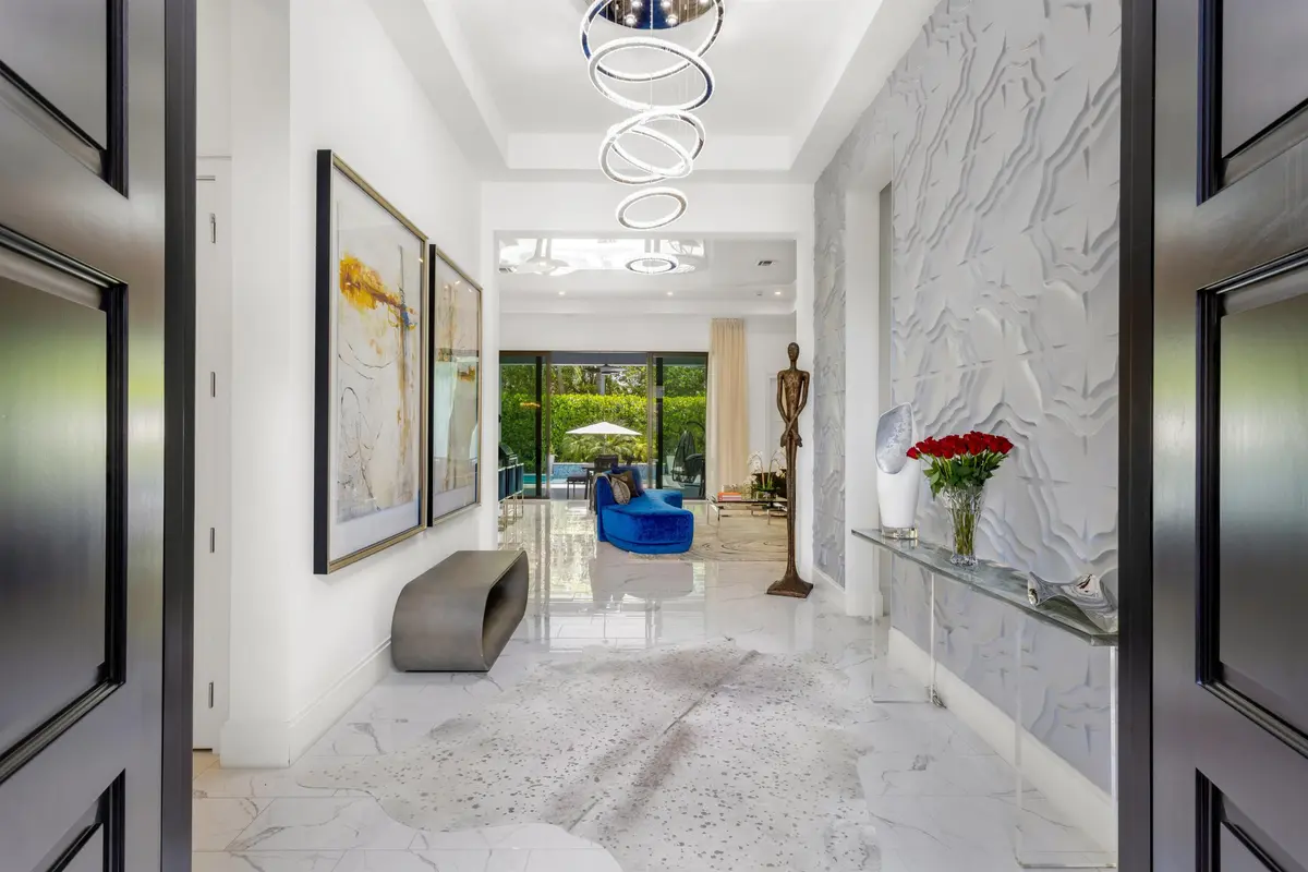 FOYER_STRAIGHT at 904 NW 2ND Street, Boca Raton