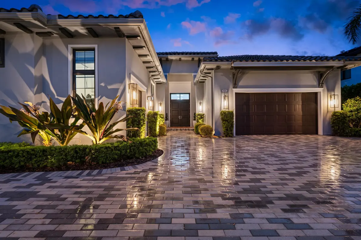 FRONT_STRAIGHT_TWILIGHT at 904 NW 2ND Street, Boca Raton