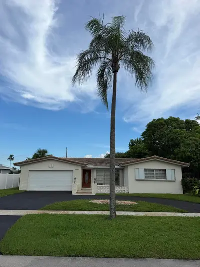 5501 MONROE Street, Hollywood – Single Family Residence for sale