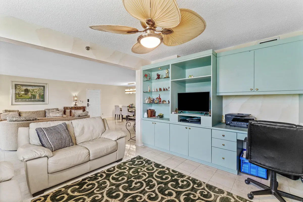 Den 2 at 7202 Promenade Drive 401, Boca Raton