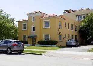 102 MENORES Avenue 7, Coral Gables – Apartment for rent